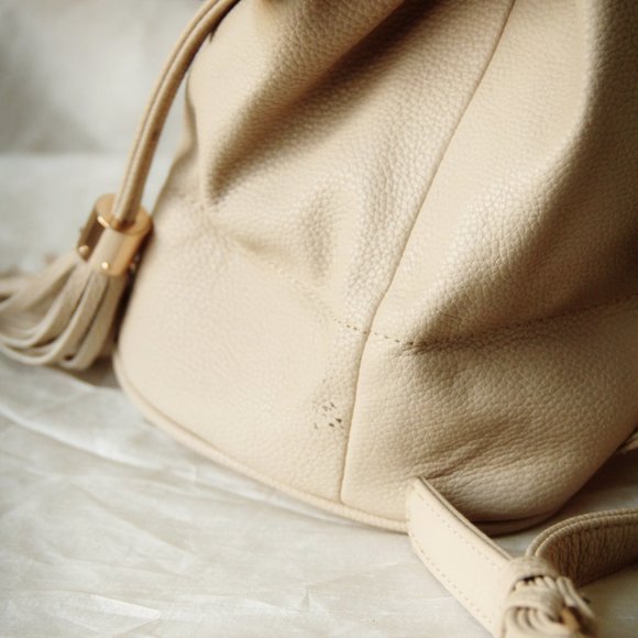 Cream Bucket Bag Backpack - Picture 6 of 6